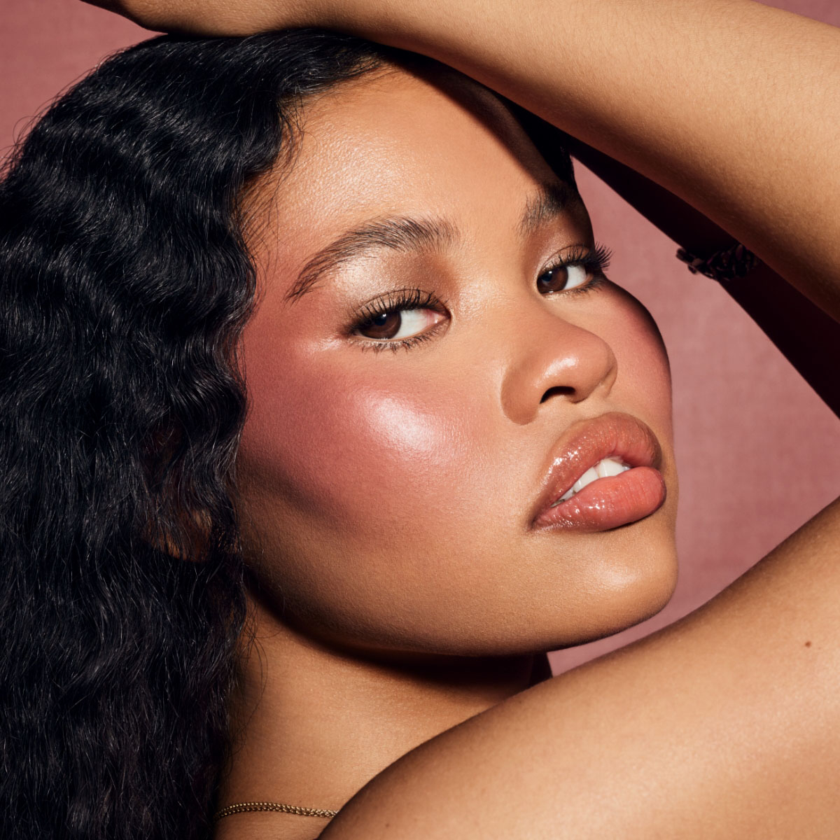 FENTY CHEEKS SUEDE POWDER BLUSH (RUBOR PARA MEJILLAS)